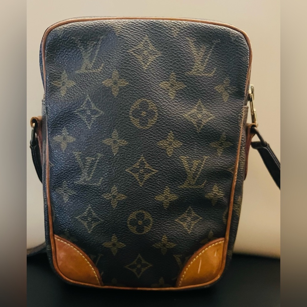 🎊New Year Sale! Authentic Louis Vuitton Danube Monogram Canvas Vintage Bag COA - Picture 3 of 13